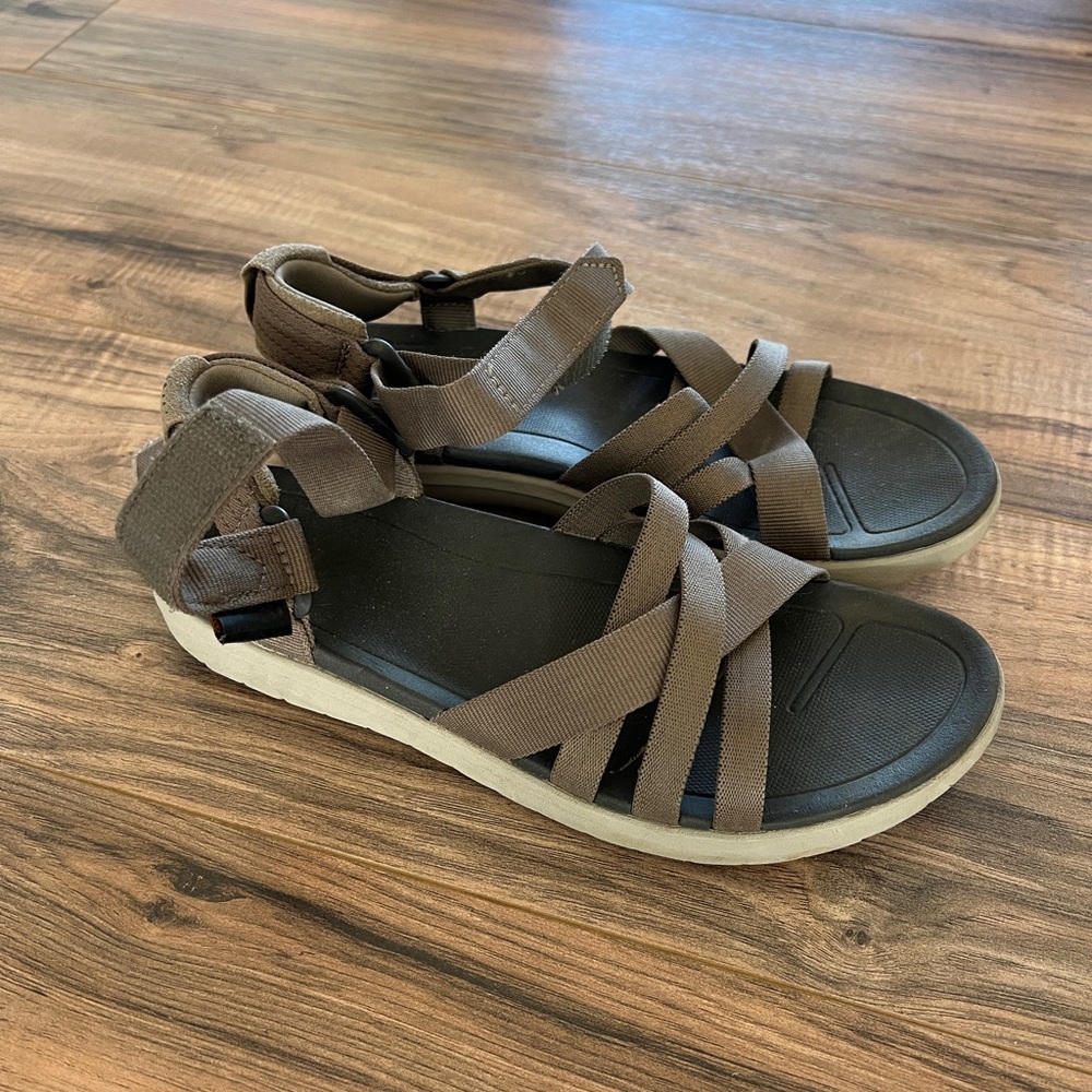 Teva hiking sandals and water shoes - Size 8